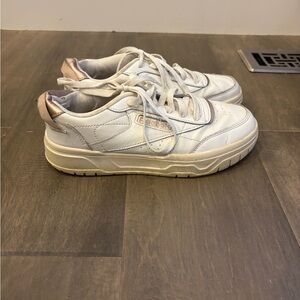 Reebok White Sneakers with Light Pink Heel Detail